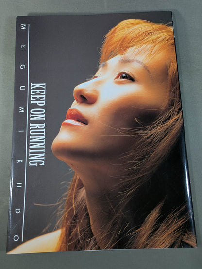 【hand signed autograph】 Megumi Kudo Photo gallery KEEP ON RUNNING MEGUMI KUDO