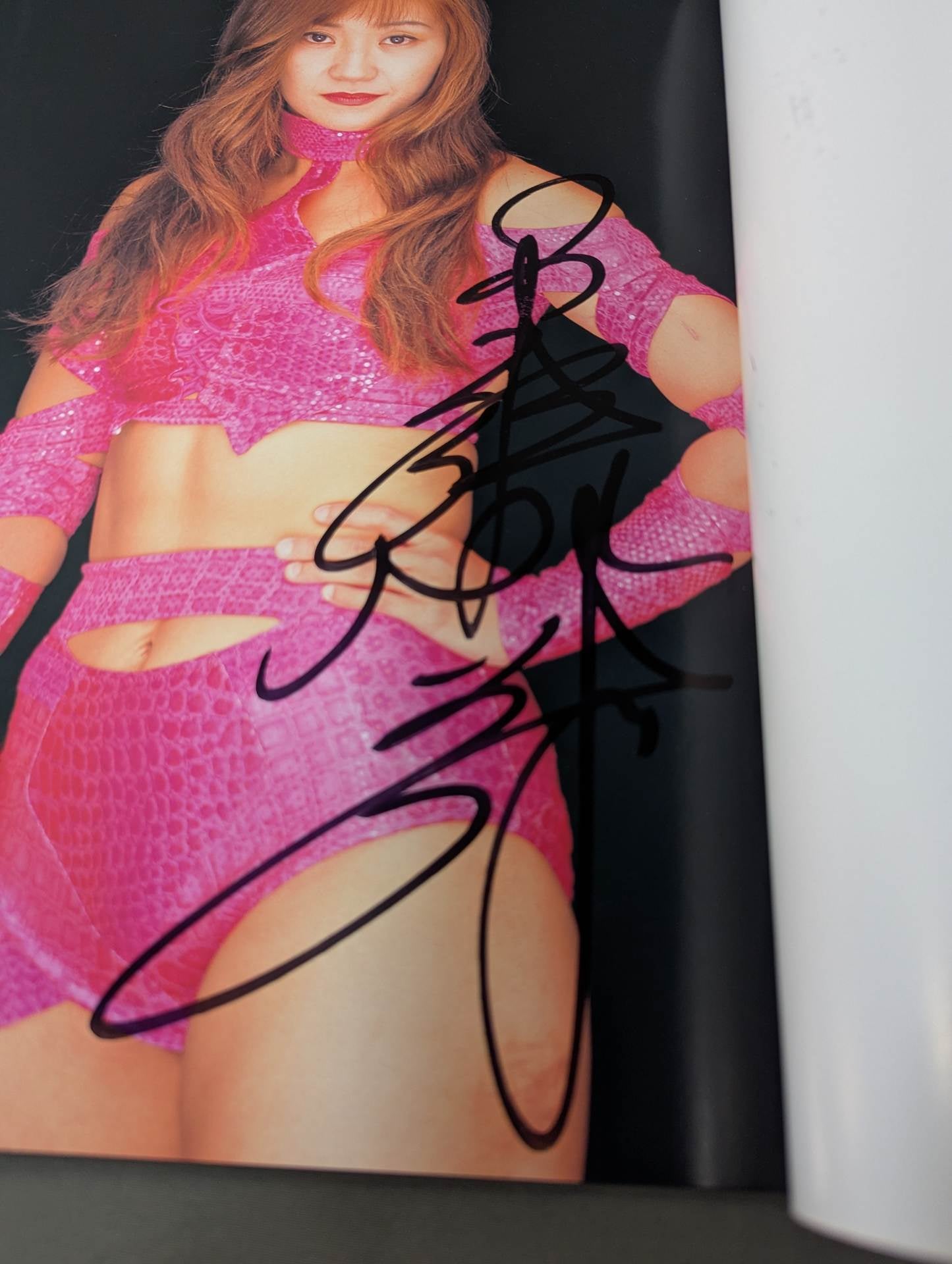 【hand signed autograph】 Megumi Kudo Photo gallery KEEP ON RUNNING MEGUMI KUDO