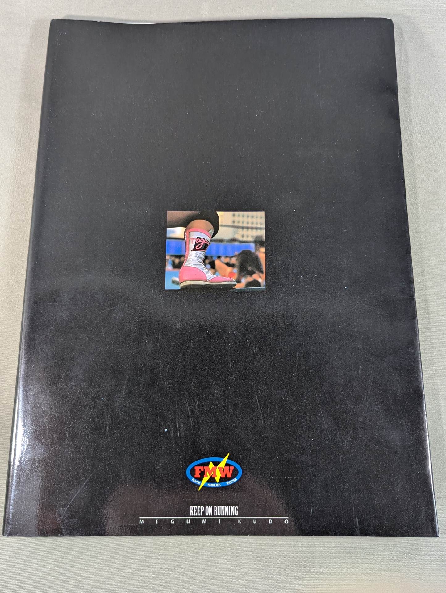 【hand signed autograph】 Megumi Kudo Photo gallery KEEP ON RUNNING MEGUMI KUDO