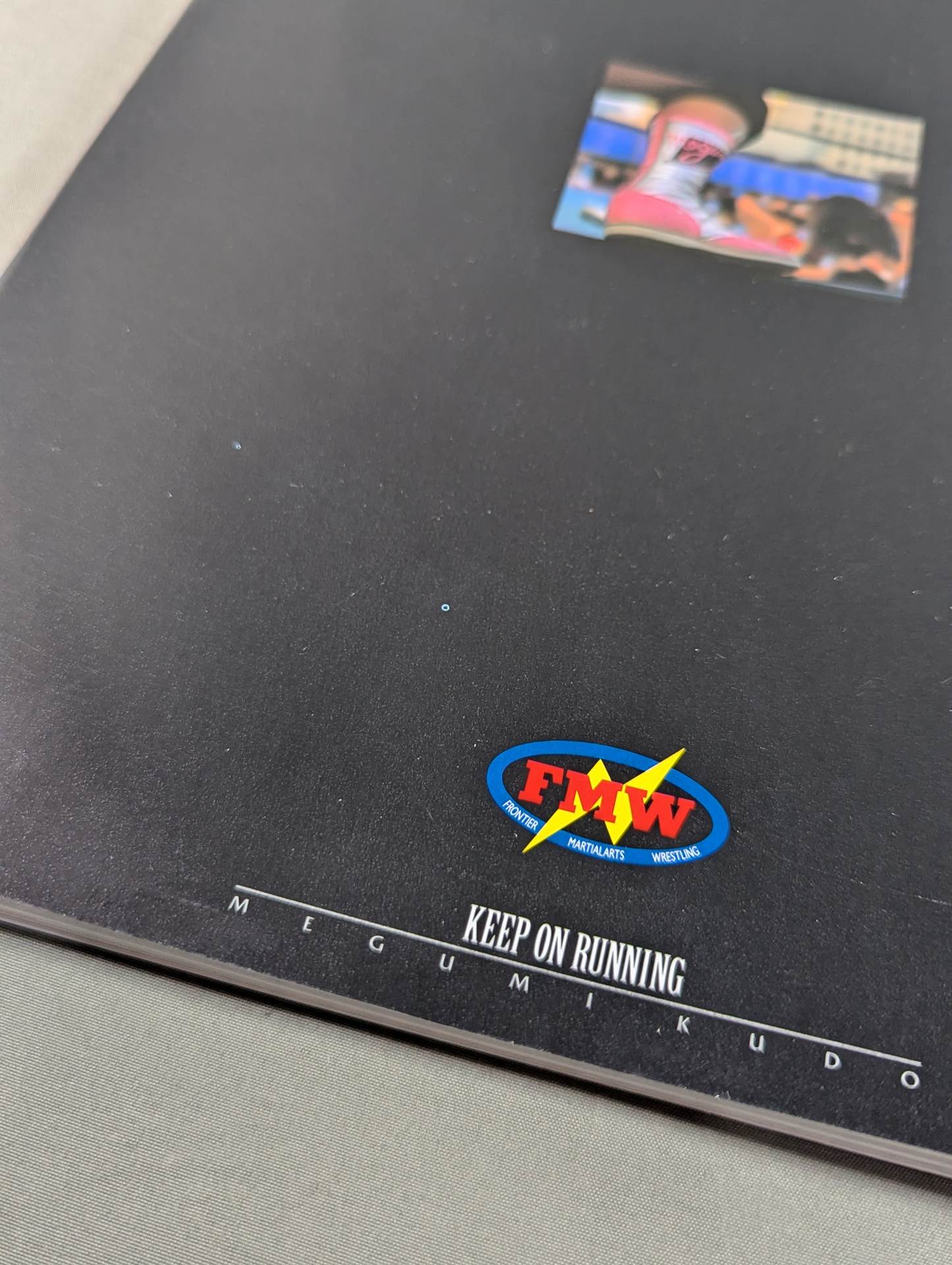 【hand signed autograph】 Megumi Kudo Photo gallery KEEP ON RUNNING MEGUMI KUDO