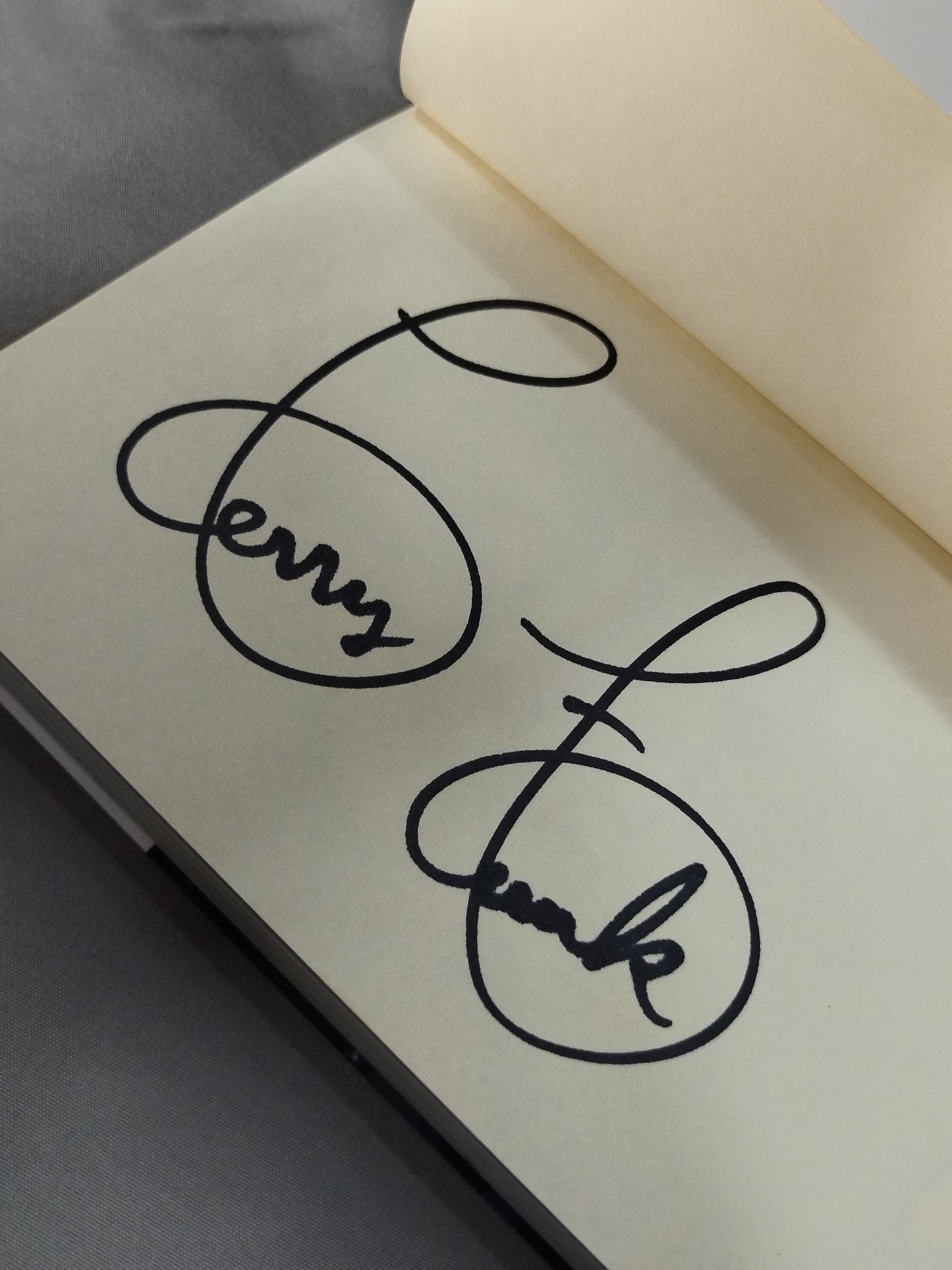 【hand signed autograph】 Goodbye Japan friends! I'm going to be the hot wind of Amarillo