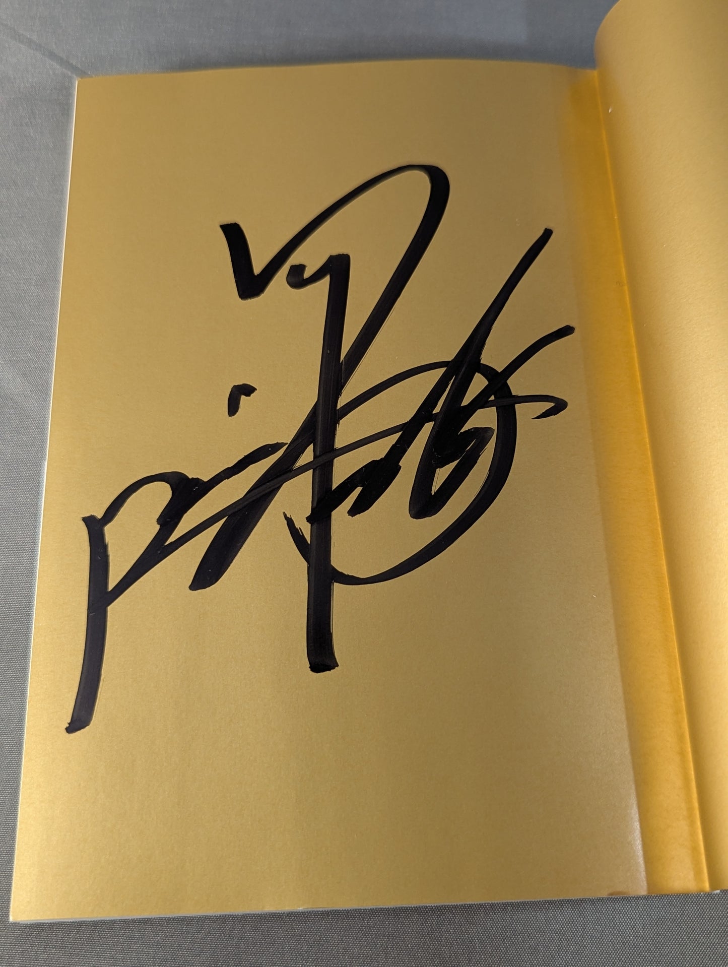 【Kazuchika Okada  hand signed autograph 】The golden rule that rains gold into your life