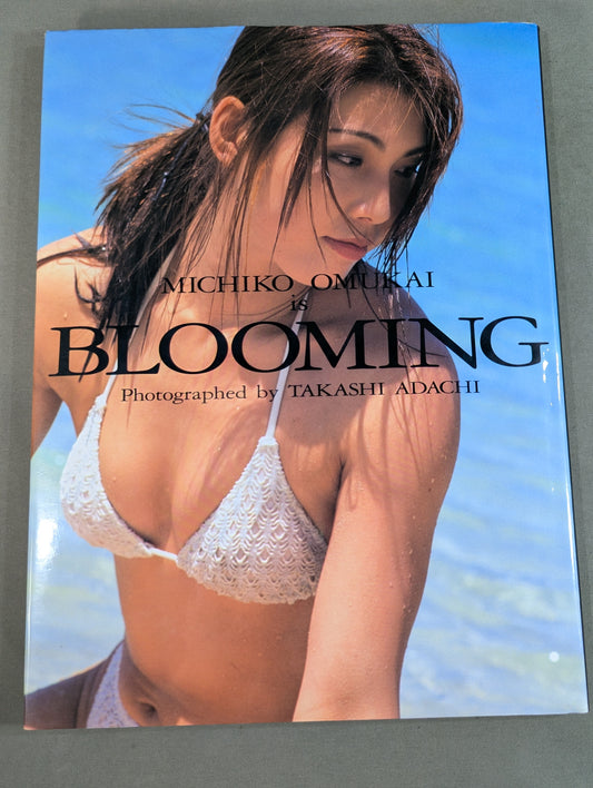 Michiko Omukai  photo  1st BLOOMING - A woman's heart blossoms