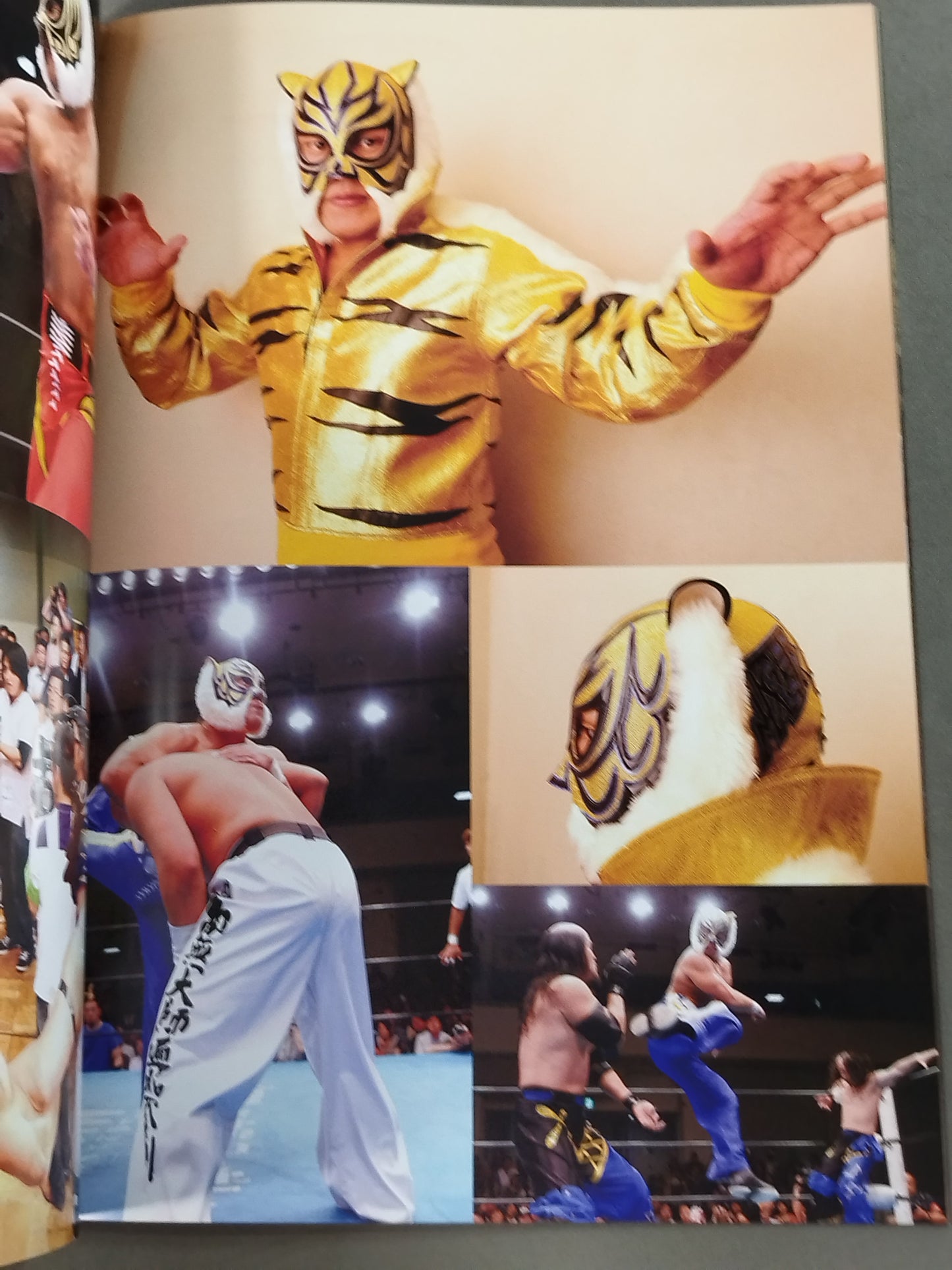 [4th  Tiger Mask hand signed autograph 】FOTOLIBRE de Mascara Numero.21