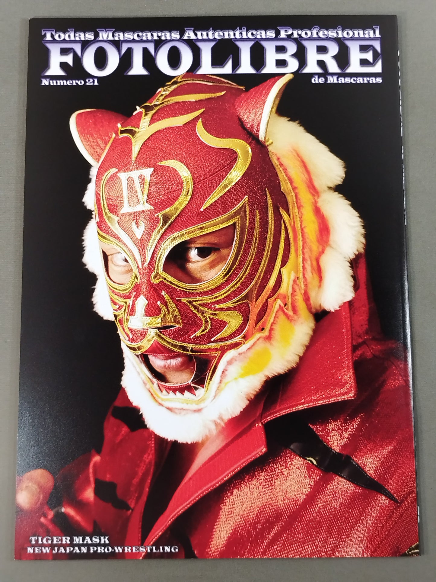 [4th  Tiger Mask hand signed autograph 】FOTOLIBRE de Mascara Numero.21