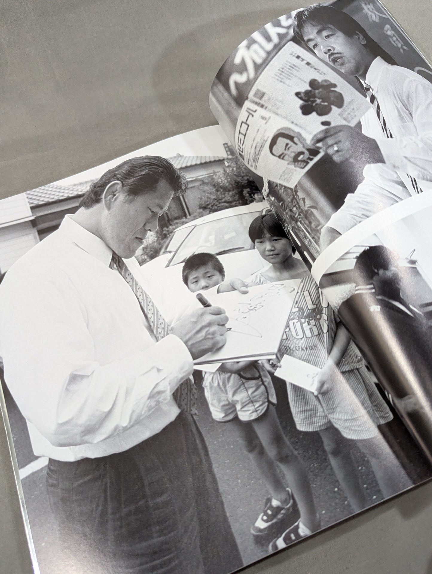 【Antonio Inoki hand signed autograph ]New Japan Pro Wrestling Photo collection Super War Shot