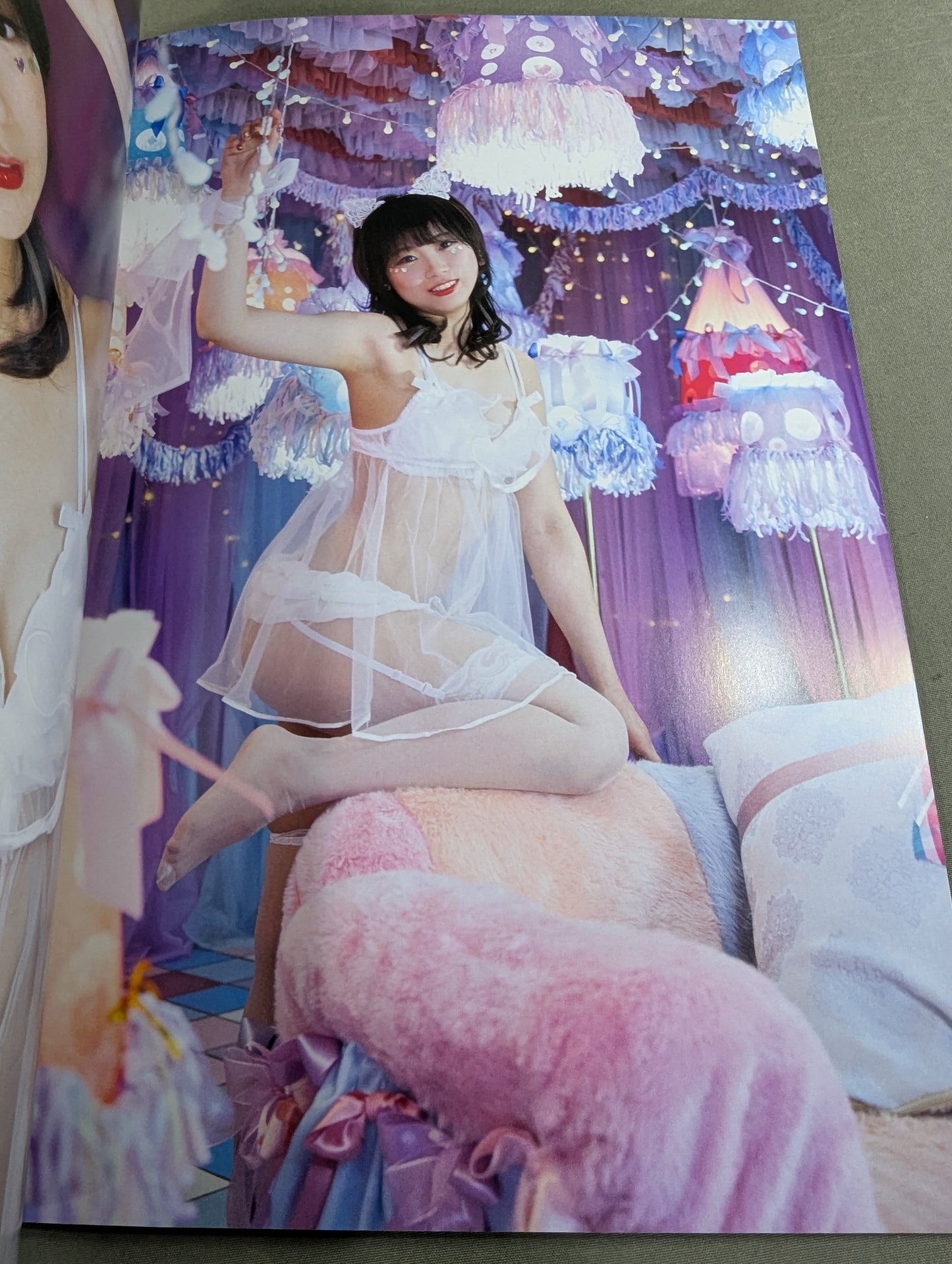 【hand signed autograph】 Rika Tatsumi Photo collection DESTRUCTION BABY