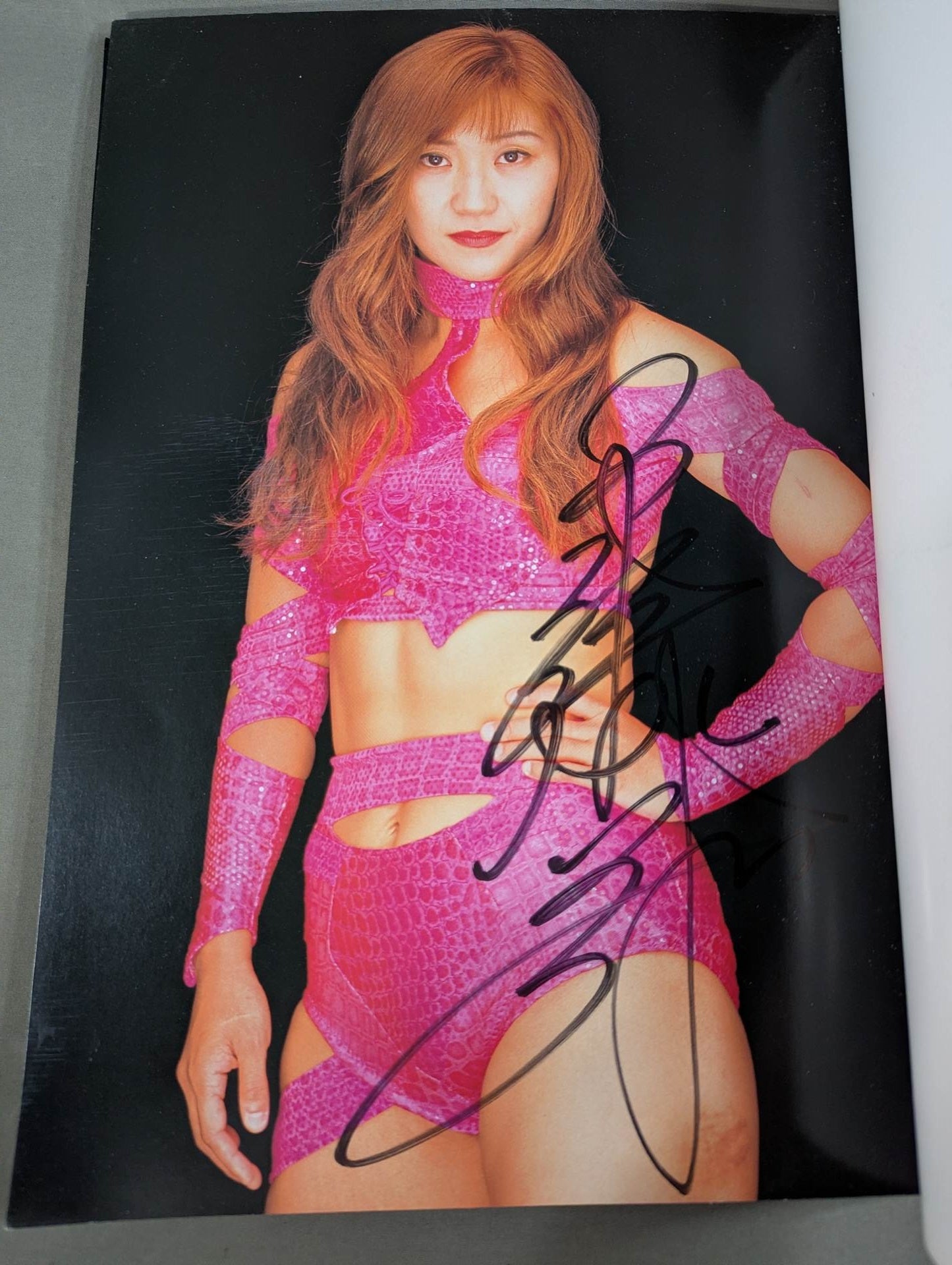 【hand signed autograph】 Megumi Kudo Photo gallery KEEP ON RUNNING MEGUMI KUDO