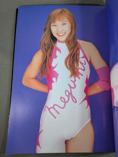 【hand signed autograph】 Megumi Kudo Photo gallery KEEP ON RUNNING MEGUMI KUDO