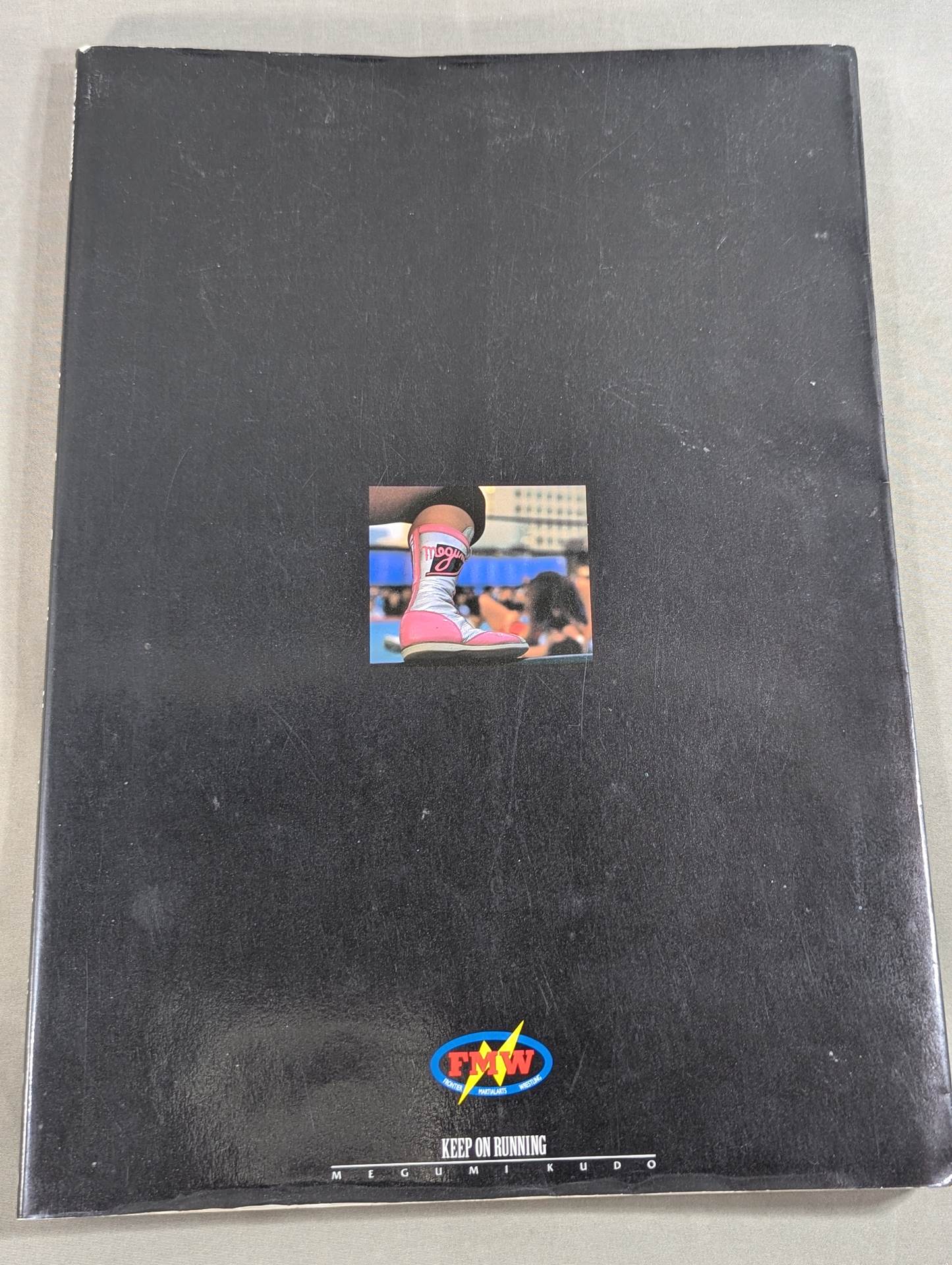 【hand signed autograph】 Megumi Kudo Photo gallery KEEP ON RUNNING MEGUMI KUDO