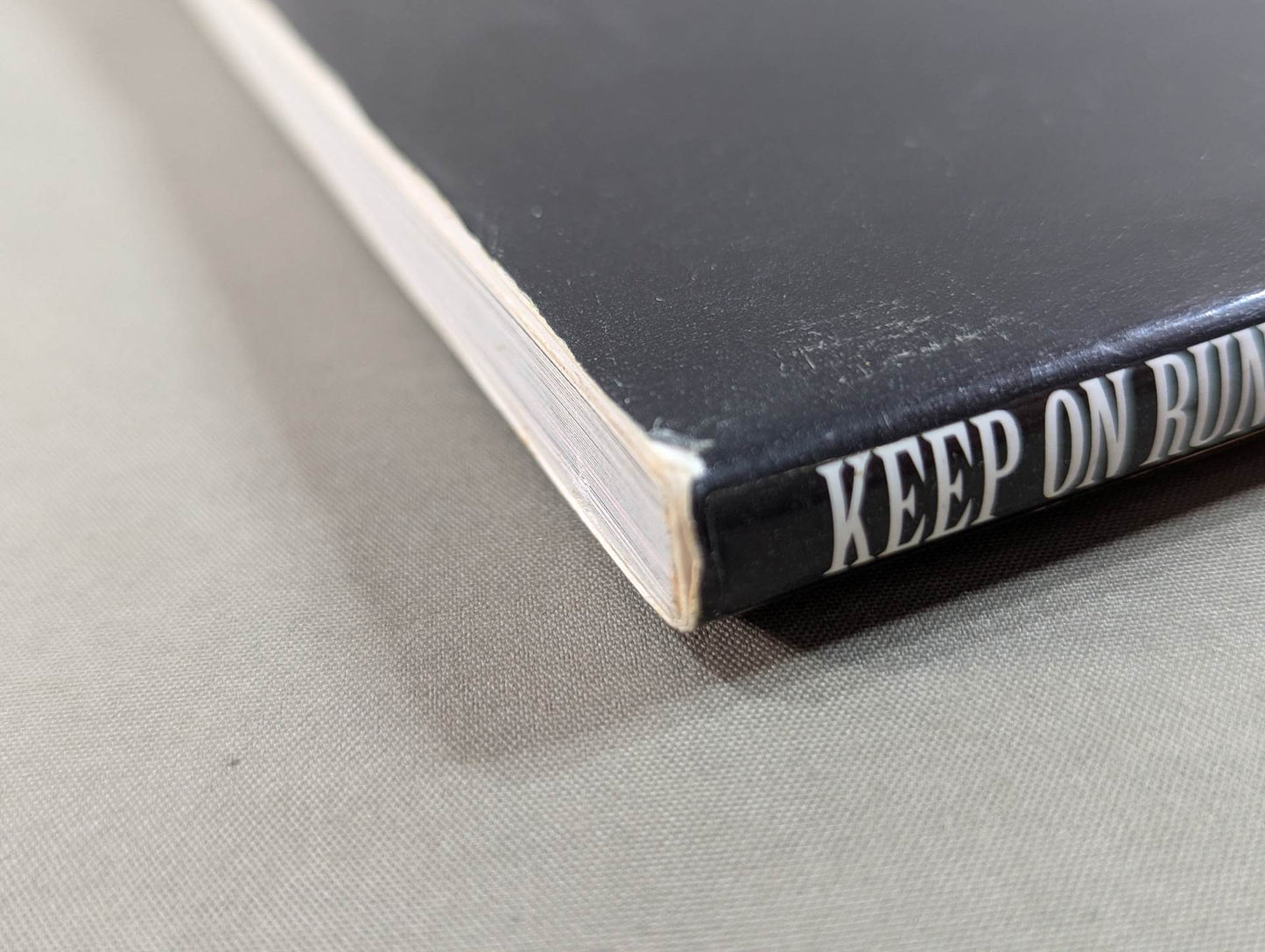 【hand signed autograph】 Megumi Kudo Photo gallery KEEP ON RUNNING MEGUMI KUDO