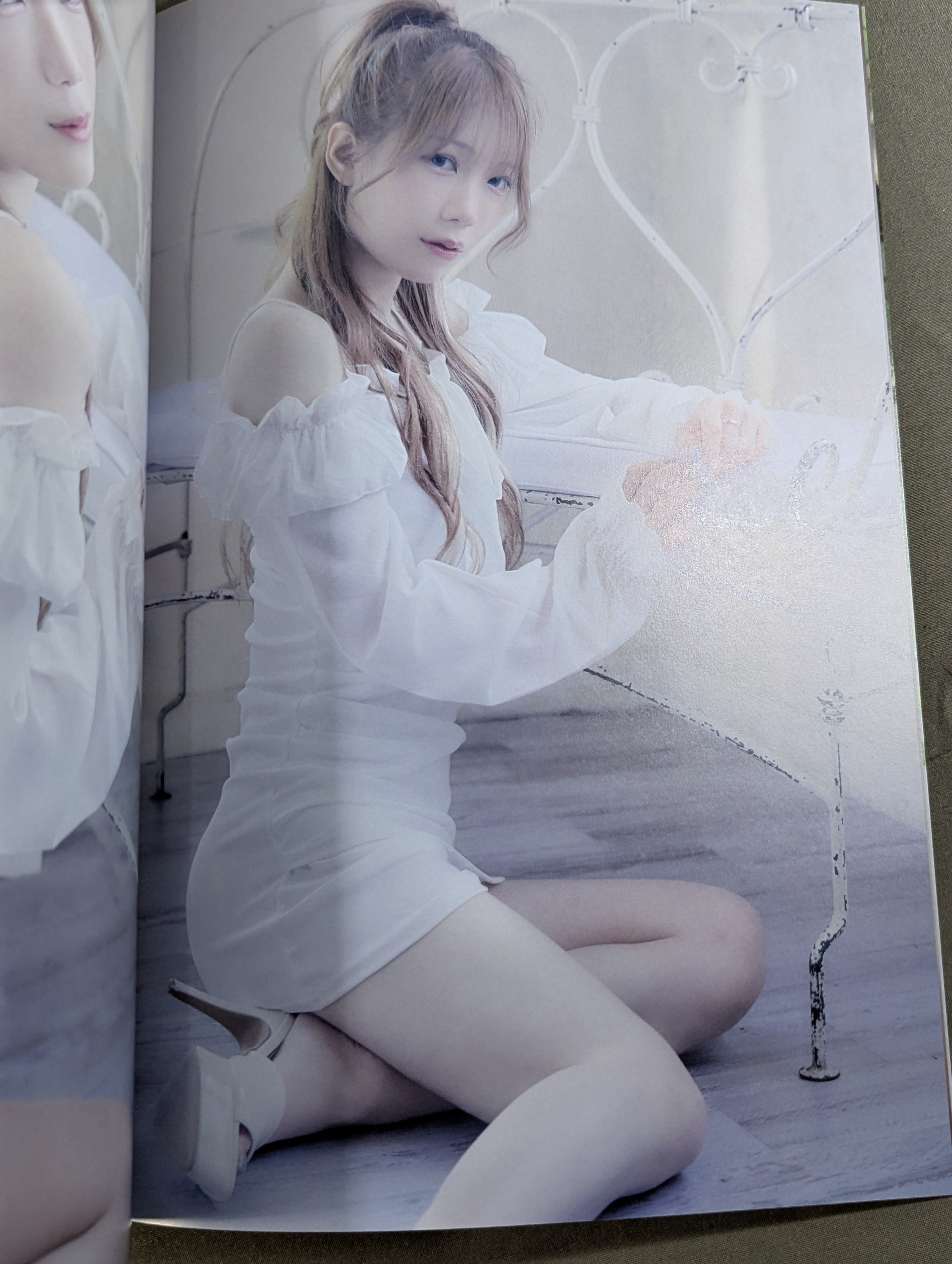 直筆サイン入り】鹿島沙希 写真集 Bean sprouts (-Premium Ver.-) – 闘道館