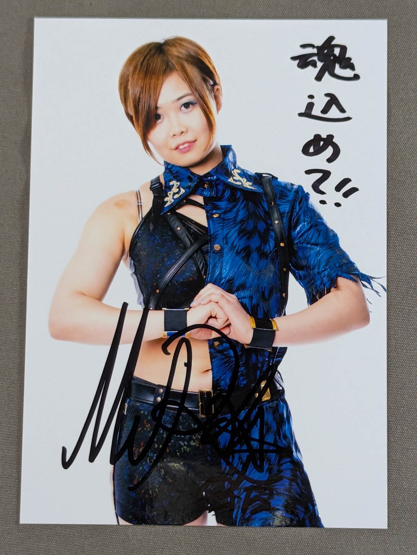 MIRAI hand signed autograph  photo (A-1)