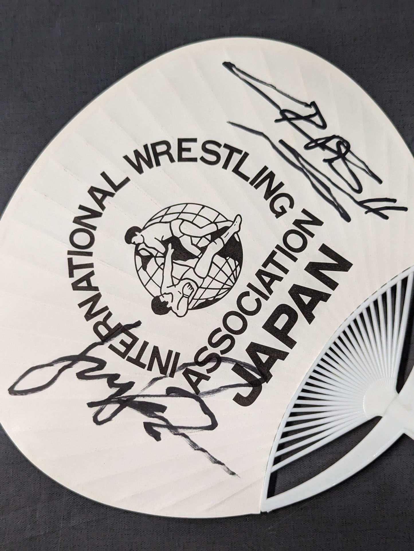 【2 peoplehand signed autograph 】IWA JAPAN Uchiwa (paper fan) 