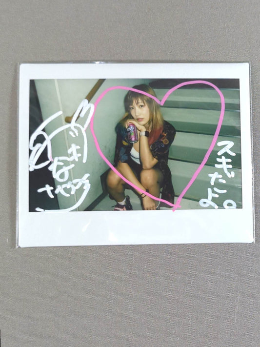 ウナギ・サヤカ 直筆サイン入り チェキ(L-4)