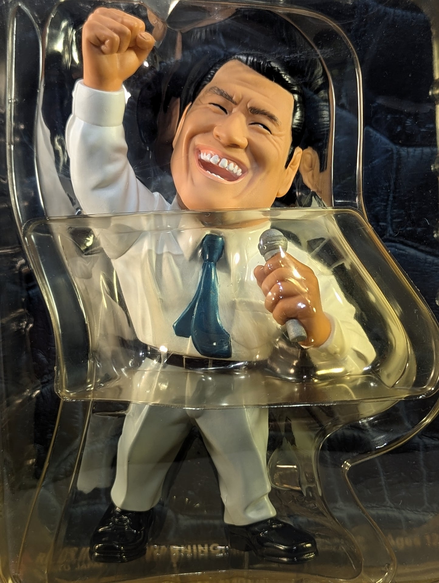 アントニオ猪木(スーツ)