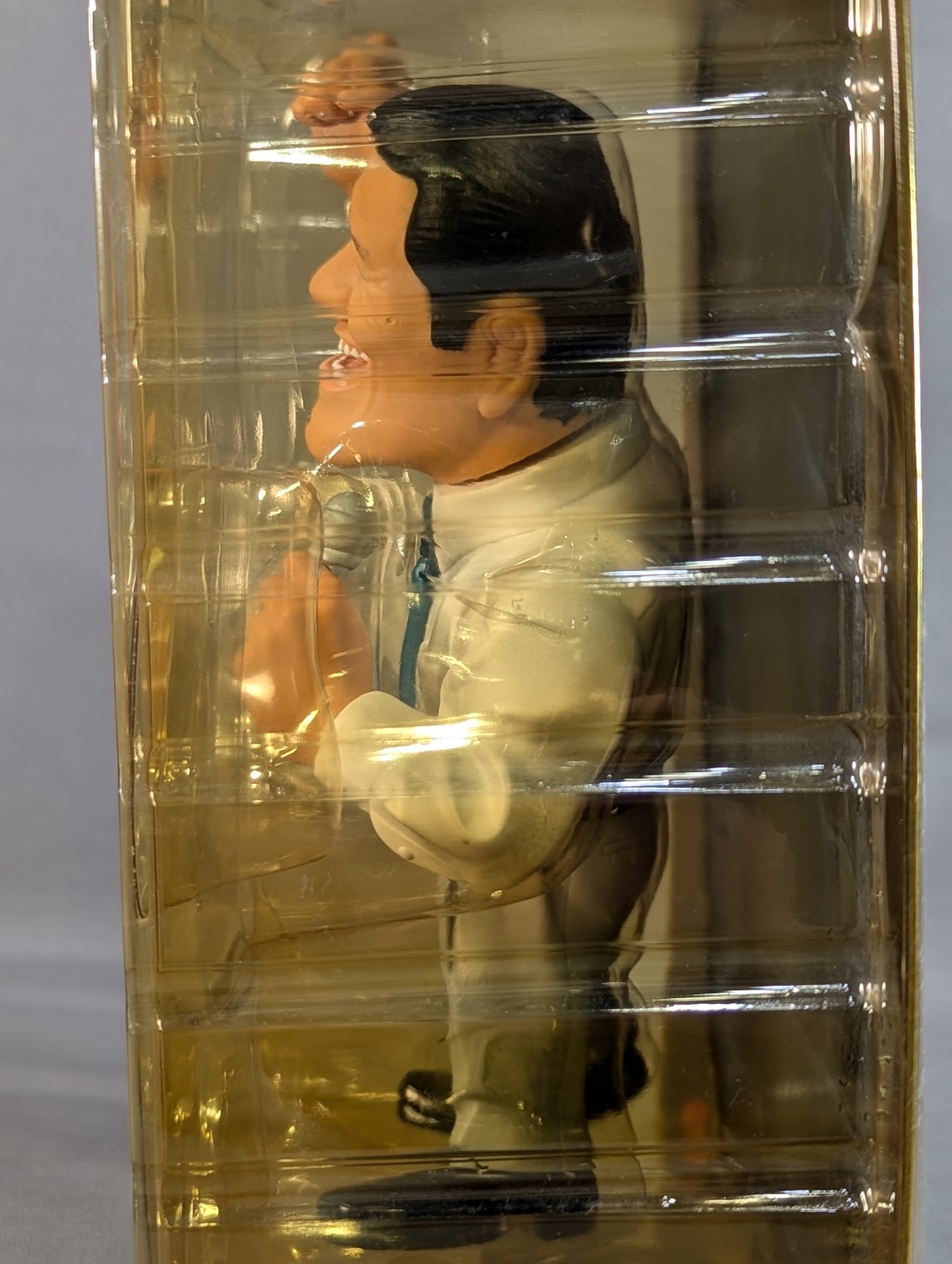 アントニオ猪木(スーツ)