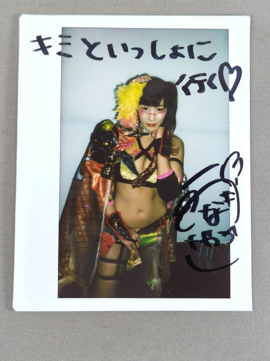 ウナギ・サヤカ 直筆サイン入り チェキ(M-8)