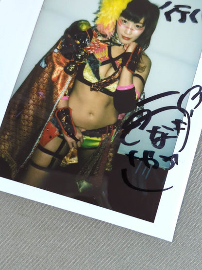 ウナギ・サヤカ 直筆サイン入り チェキ(M-8)