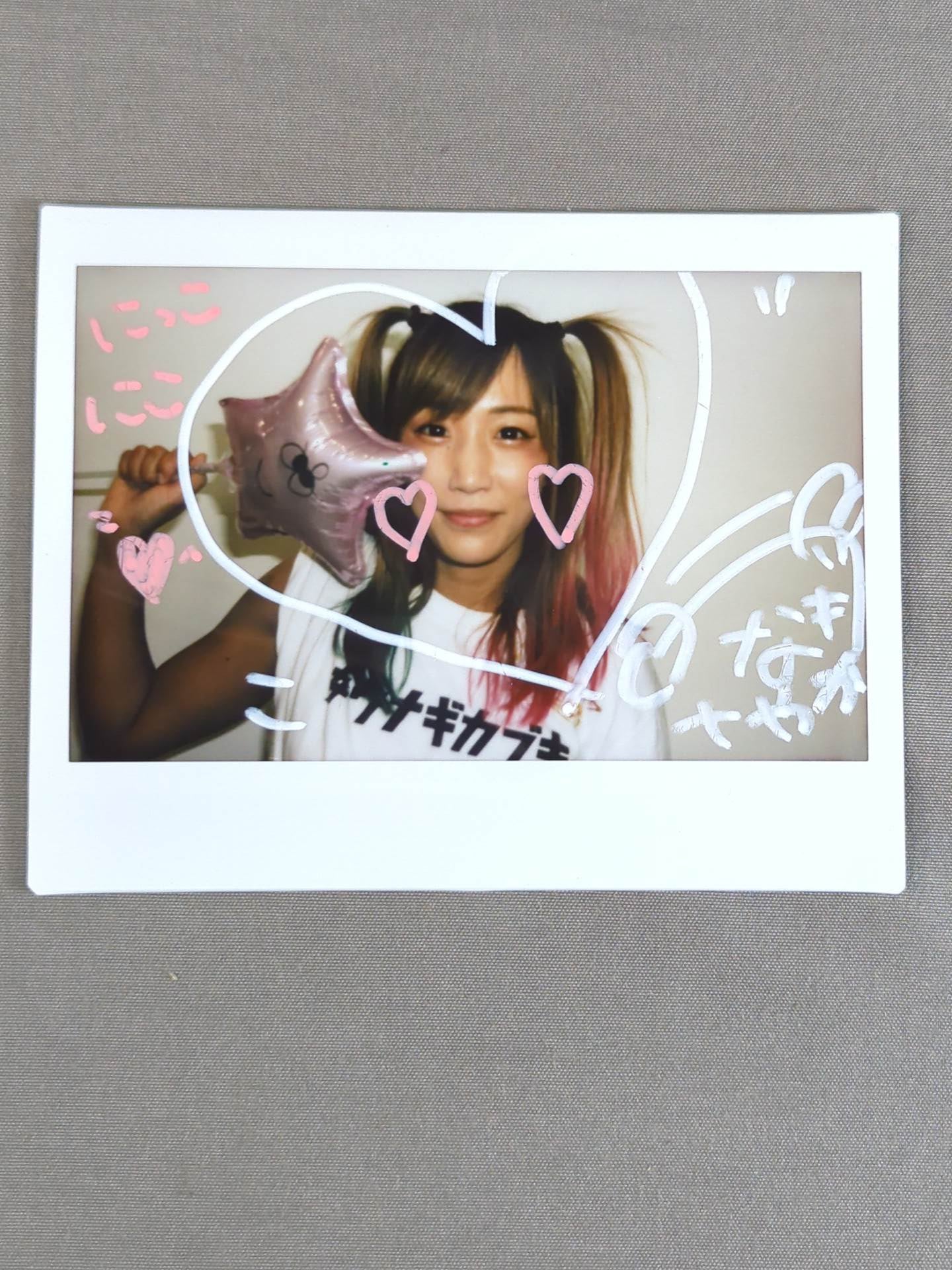 ウナギ・サヤカ 直筆サイン入り チェキ(M-9)