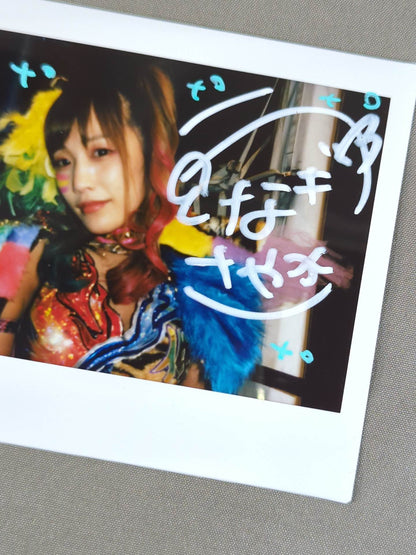 ウナギ・サヤカ 直筆サイン入り チェキ(N-2)