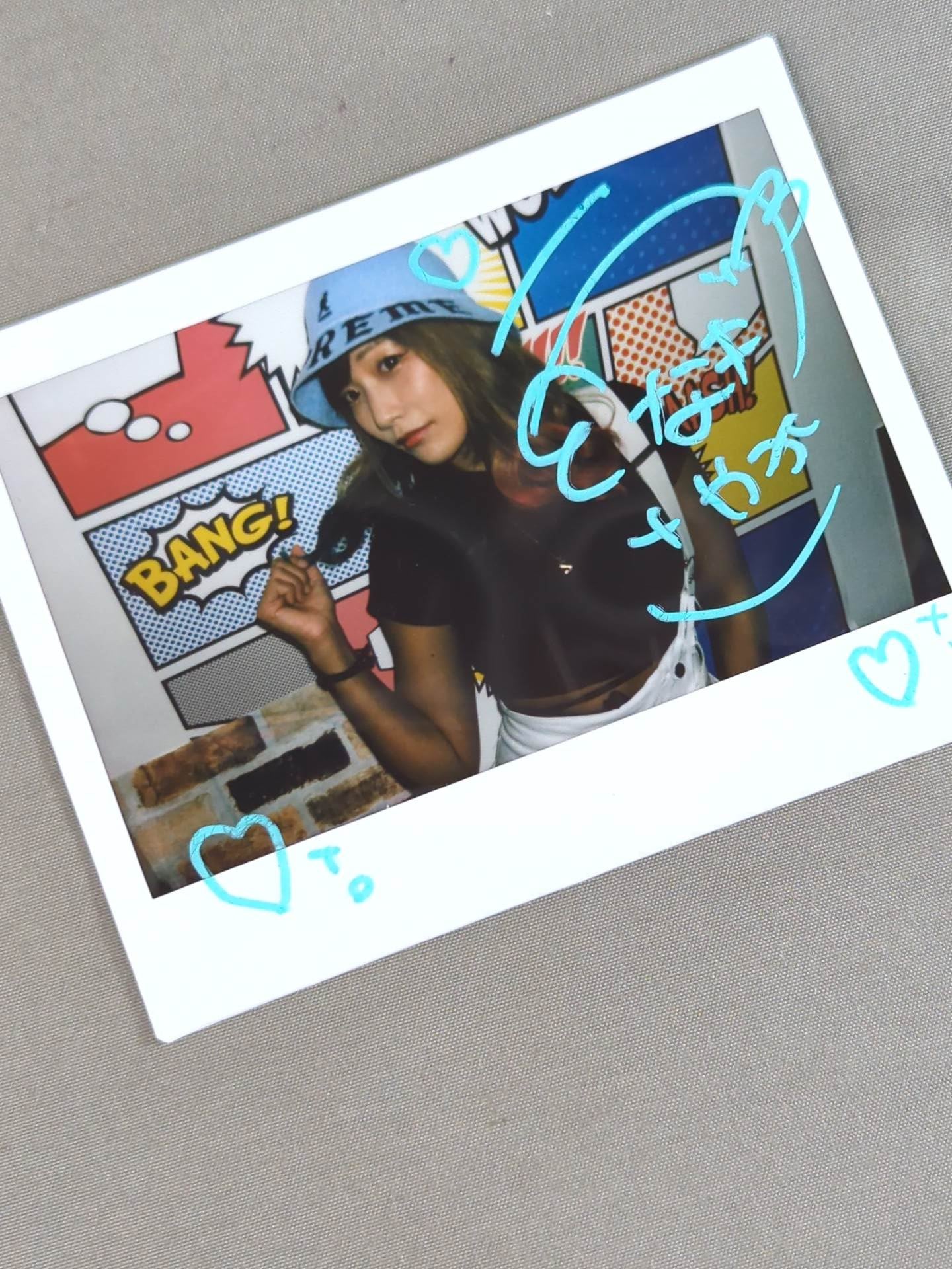 ウナギ・サヤカ 直筆サイン入り チェキ(N-5)