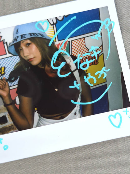 ウナギ・サヤカ 直筆サイン入り チェキ(N-5)