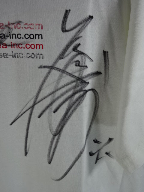 [2 fighters hand signed autograph GAEA http://www.gaea-inc.com T-shirt