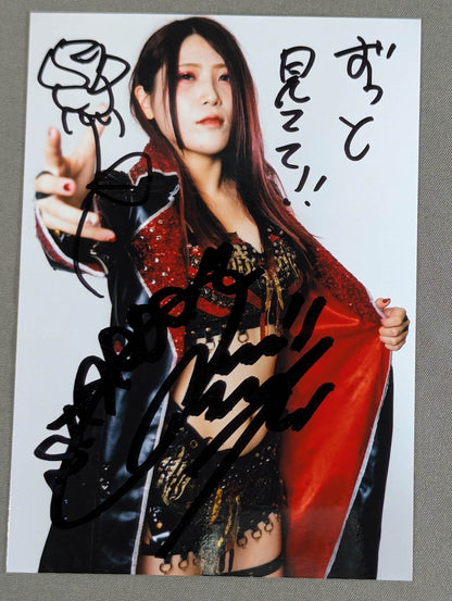 Utami Hayashishita  hand signed autograph photo  (A-1)