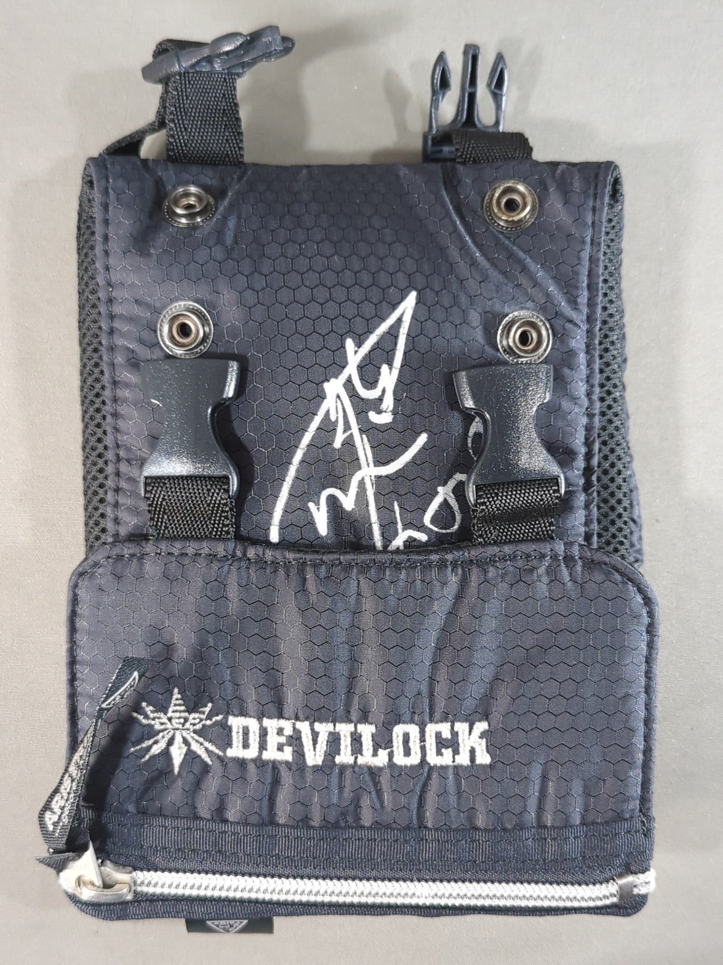 人気のファッションブランド！ 蝶野正洋 アームポーチ 直筆サイン入り】☆ARISTRIST×DEVILOCK☆ アート・デザイン・音楽