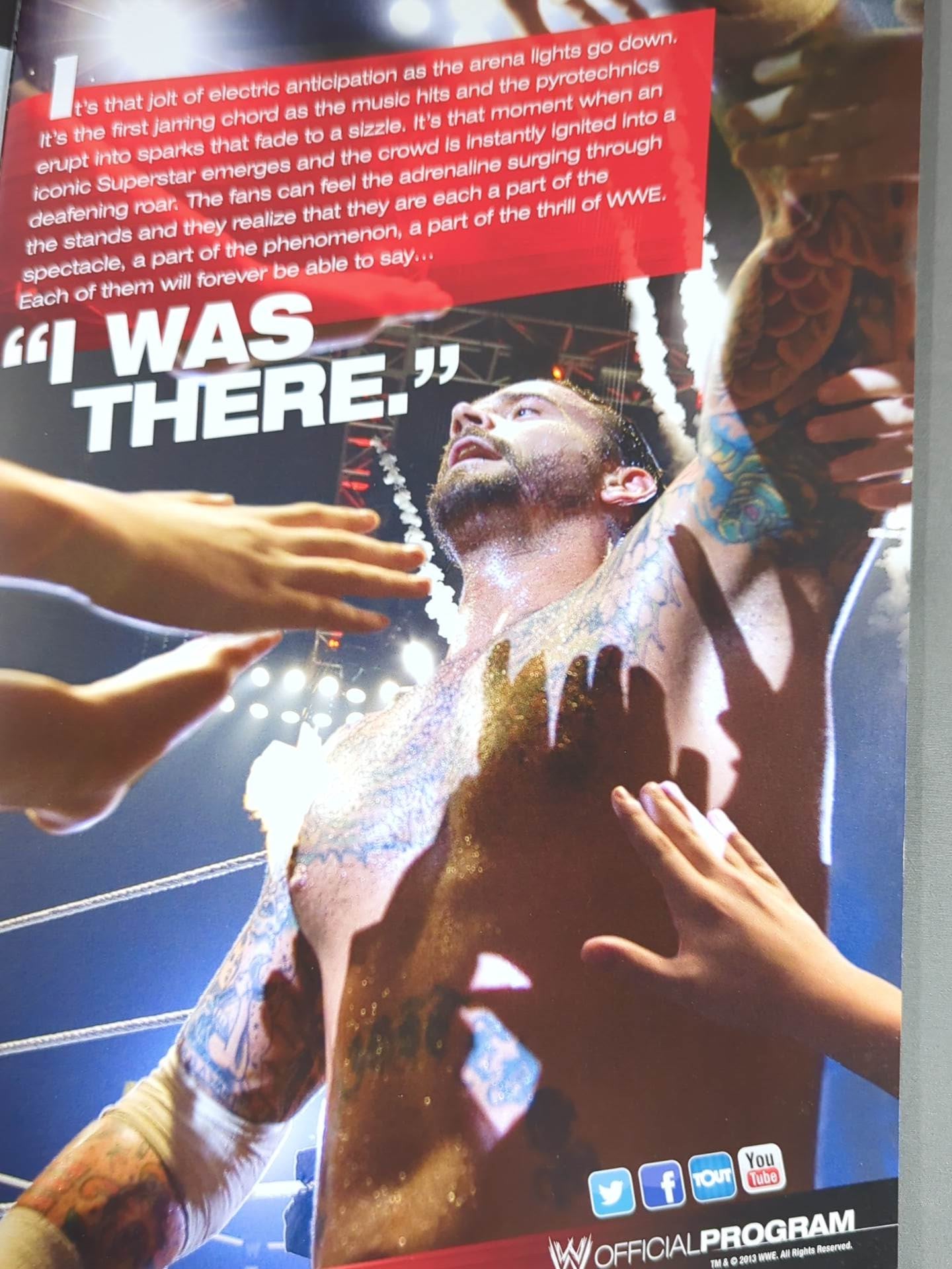 WWE LIVE OFFICIAL PROGRAM 2013