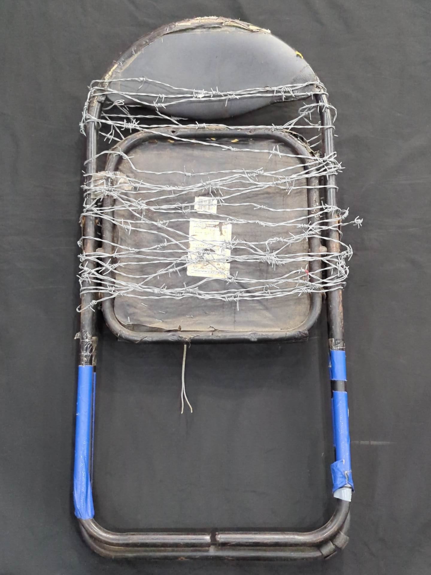 ★ Super fireworks Pro Wrestling worn by him ★ Barbed Wire Chair with Electric Wire