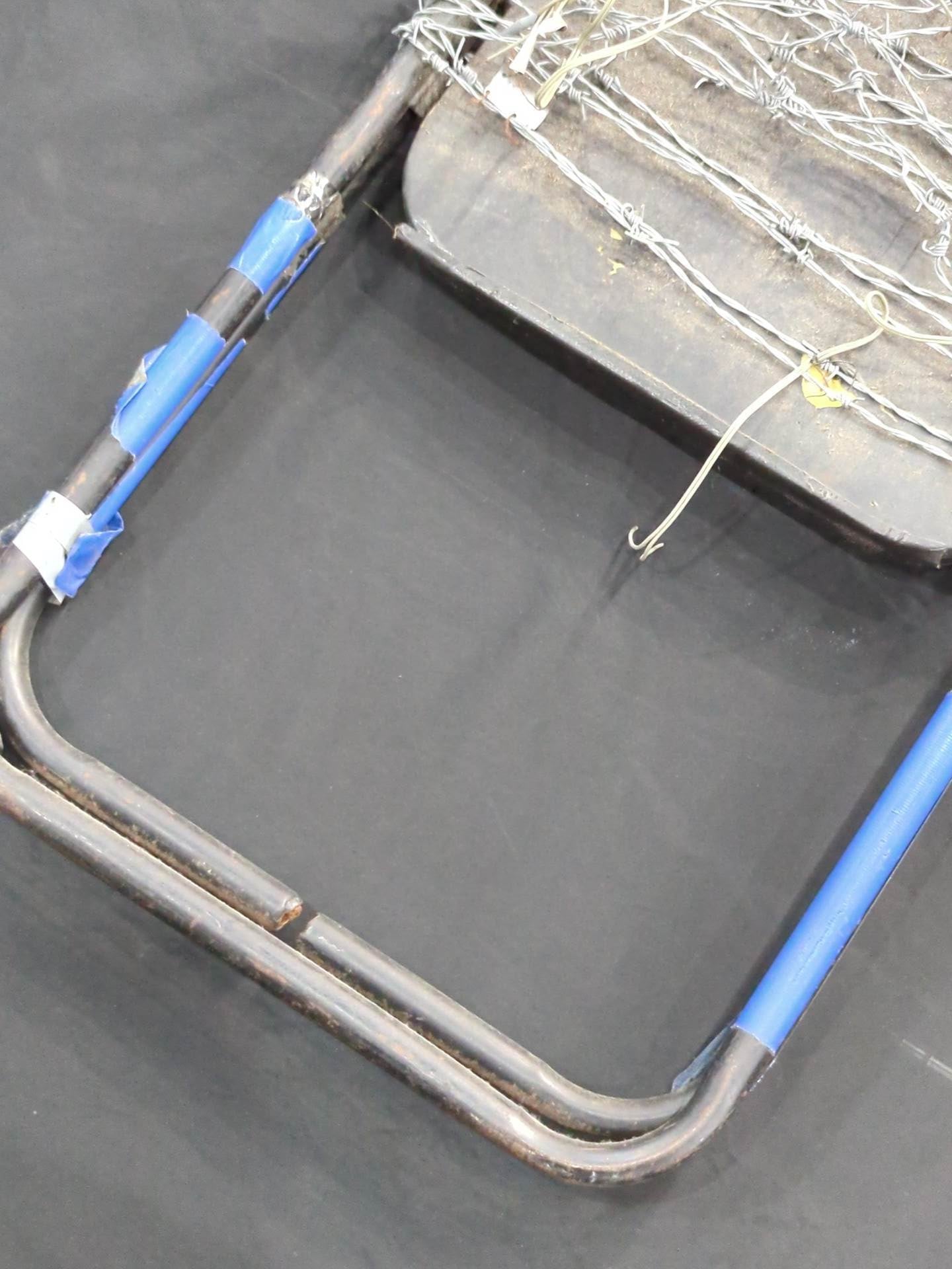 ★ Super fireworks Pro Wrestling worn by him ★ Barbed Wire Chair with Electric Wire