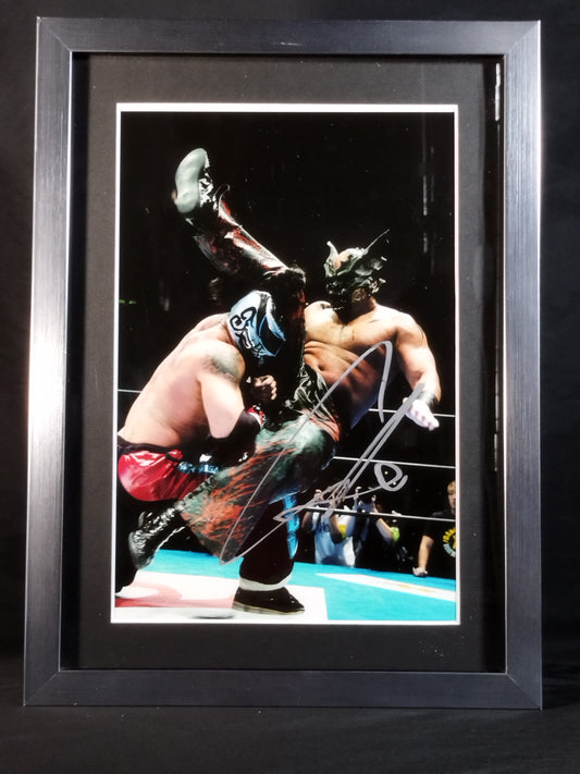 ★ Shining Wizard ★ Great Muta Hand signed autograph  photo frame