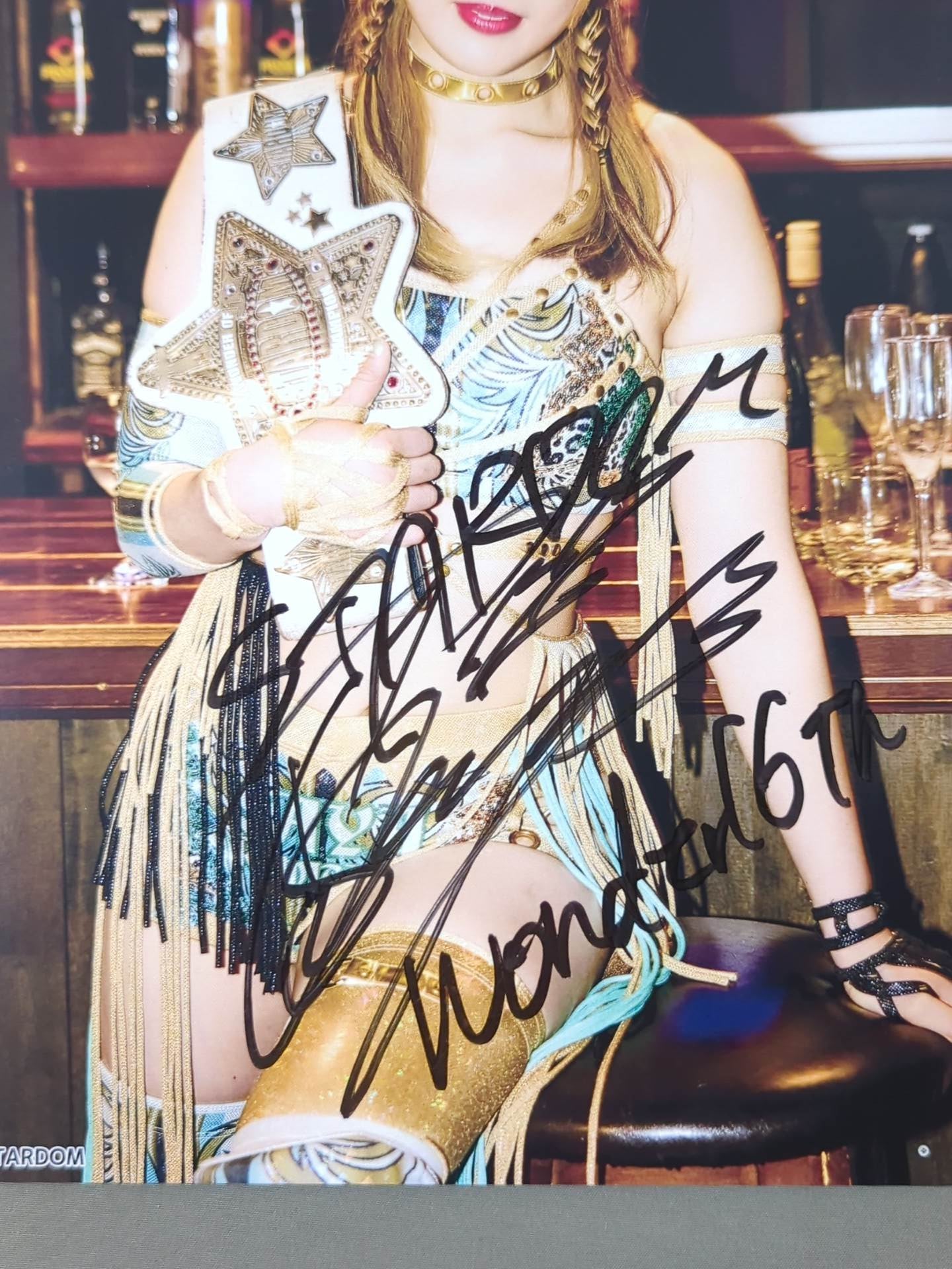 直筆サイン入り　女子プロレス　スターダム　上谷沙弥　アクリルパネル　横アリ限定 上谷沙弥 直筆サイン入り スターダムポートレート(Q-3) – 闘道館