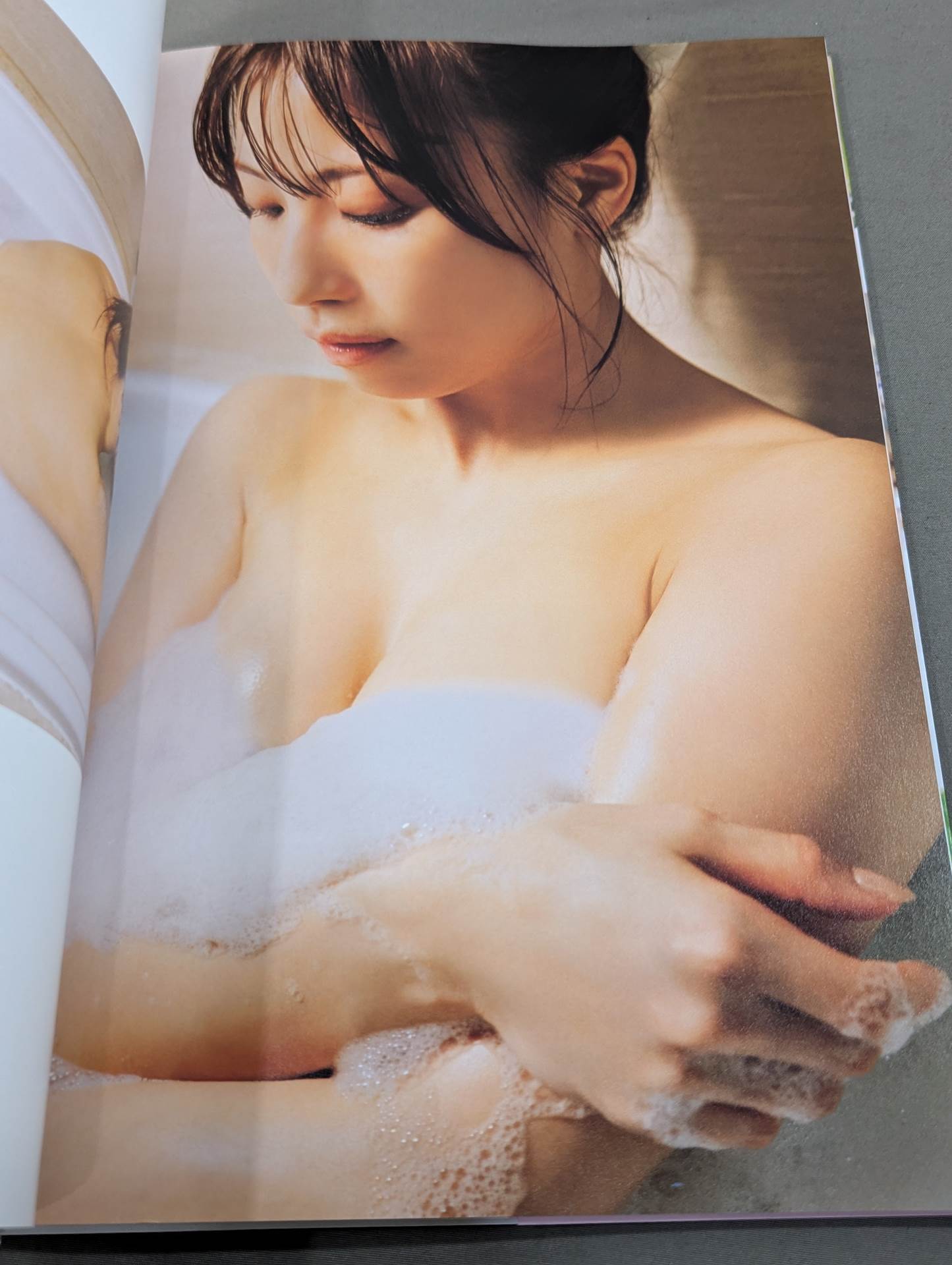 【限定生写真付】荒井優希1st写真集 無敵の素顔(通常カバーVer.)