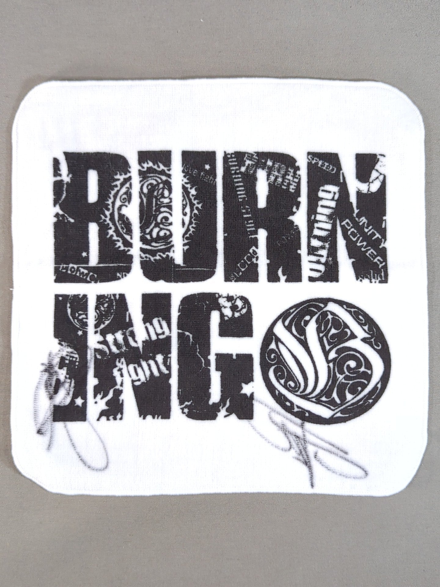【秋山準＆金丸義信 直筆Wサイン入り】BURNING ハンドタオル