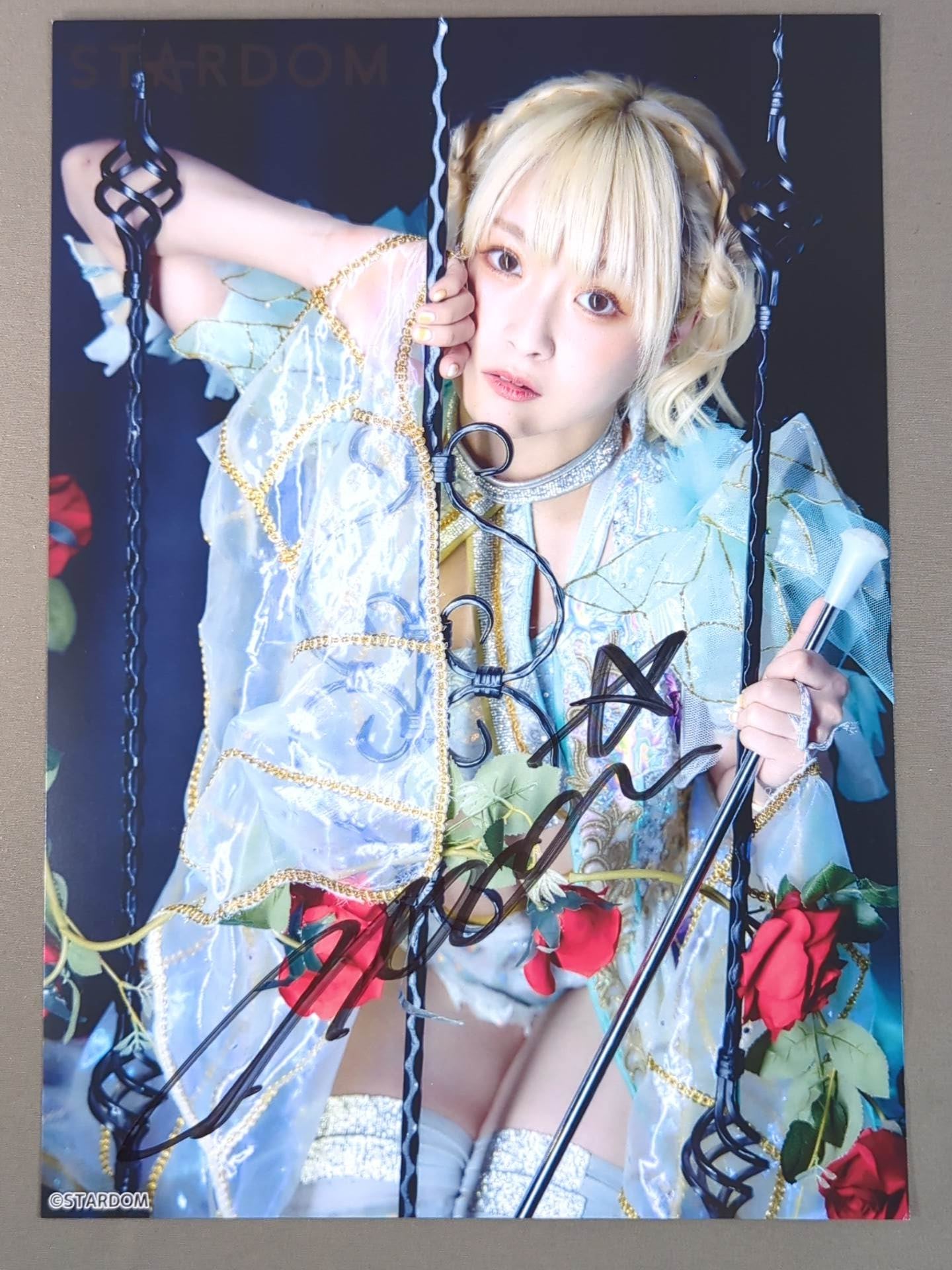 なつぽい 直筆サイン入り スターダムポートレート(L-5)