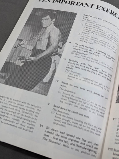 BRUCE LEE SKILL IN TWO-PIECE-ROD NUNCHAKU 二節棍