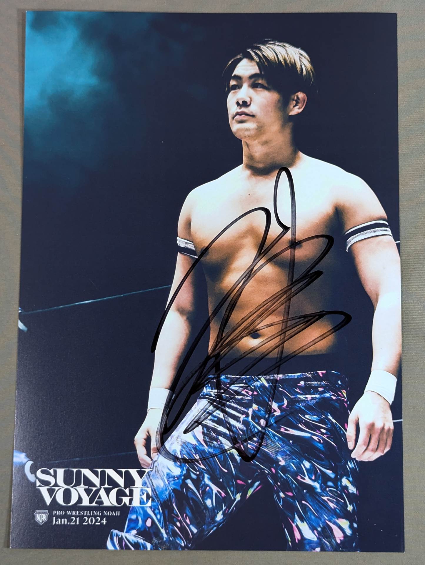 宮脇純太 直筆サイン入り ポートレート(A-1)