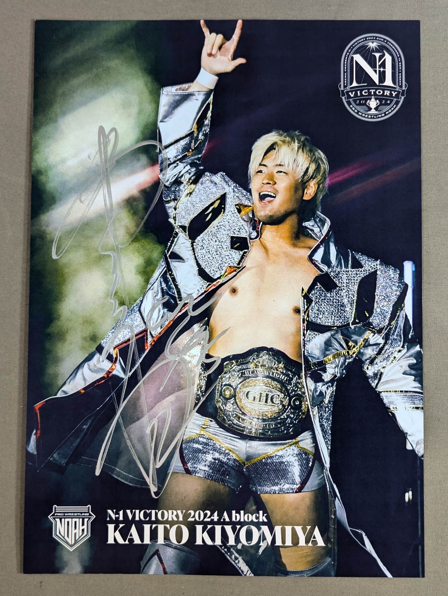 Kaito Kiyomiya  hand signed autograph Pro-Photo (A-2)