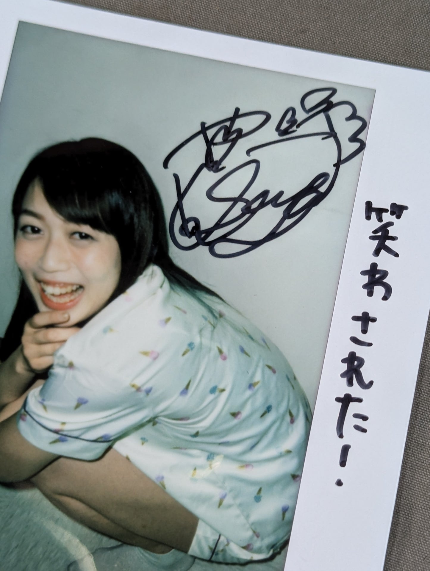 上谷沙弥 直筆サイン入り チェキ(D-6)