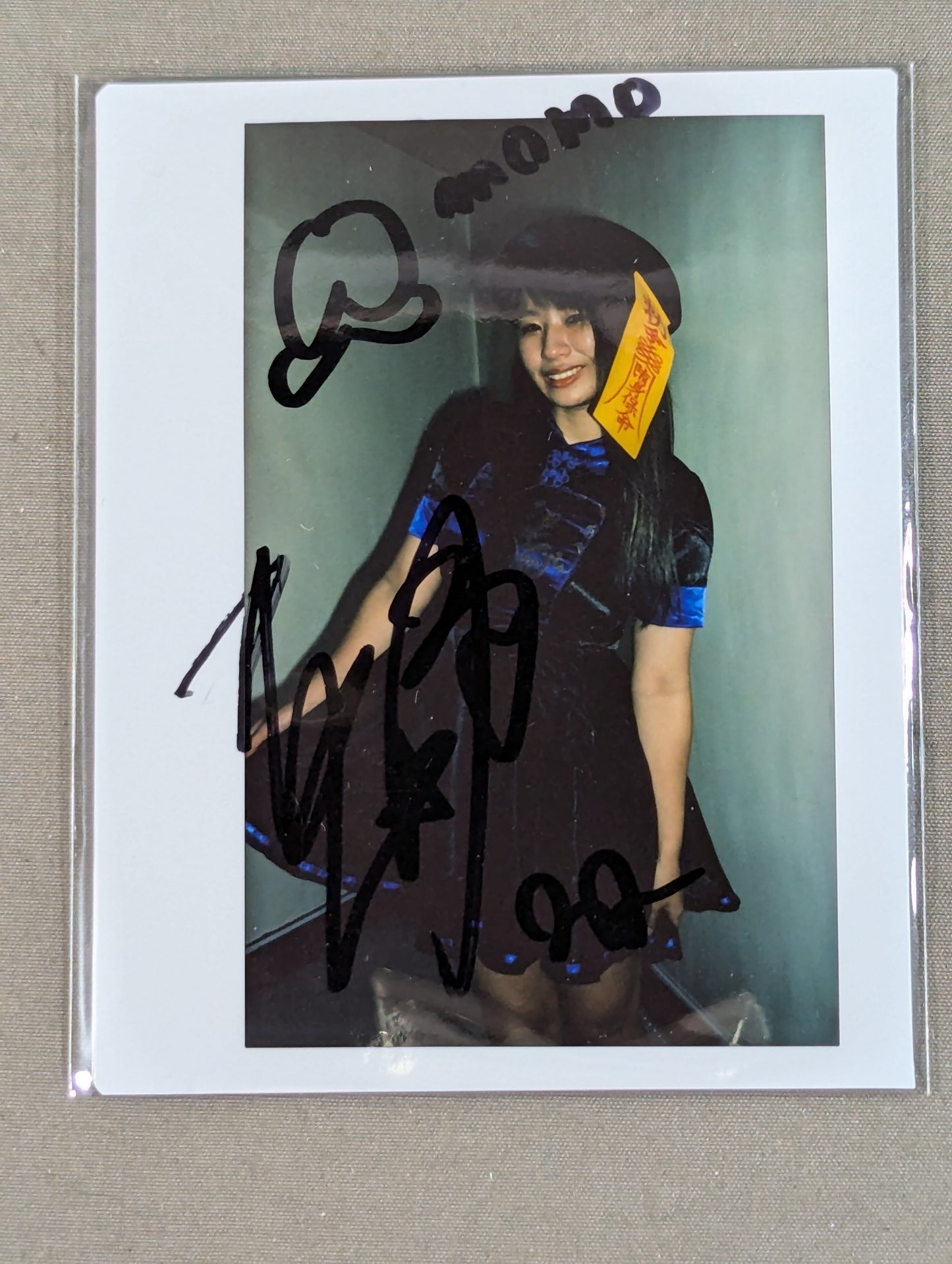 渡辺桃 直筆サイン入りチェキ(E-4)