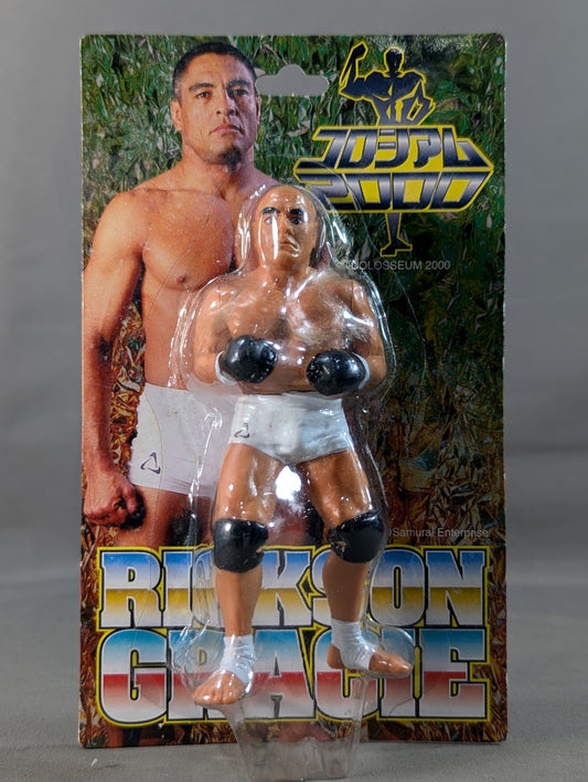 Rickson Gracie  (Bushido, black knee pads)