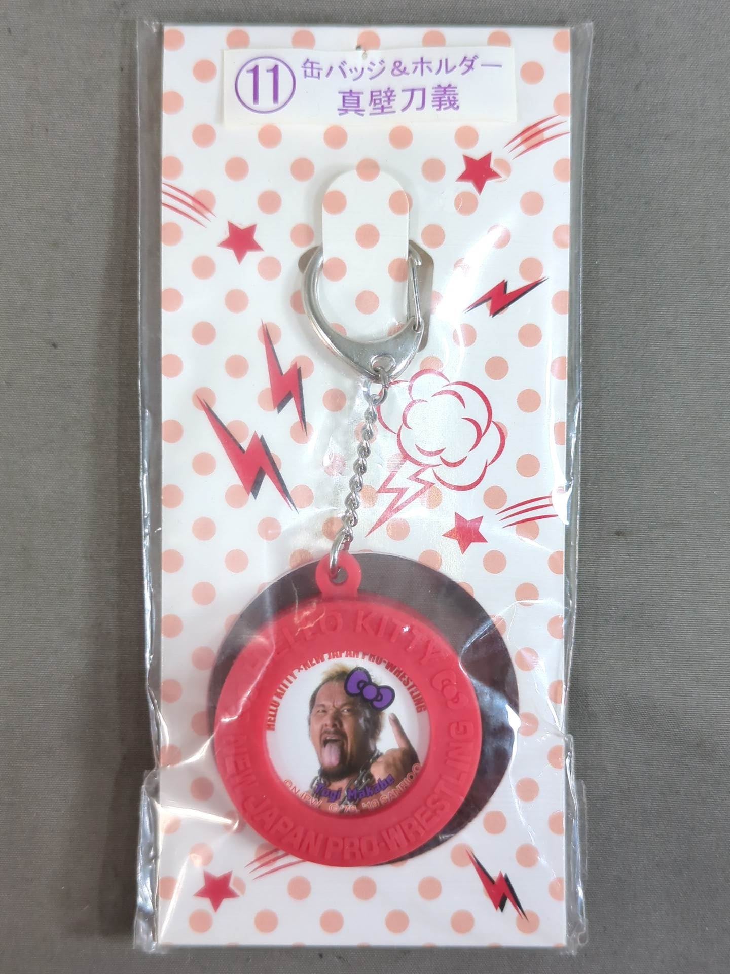 ★ハローキティ×真壁刀義★ 缶バッジ＆ホルダー