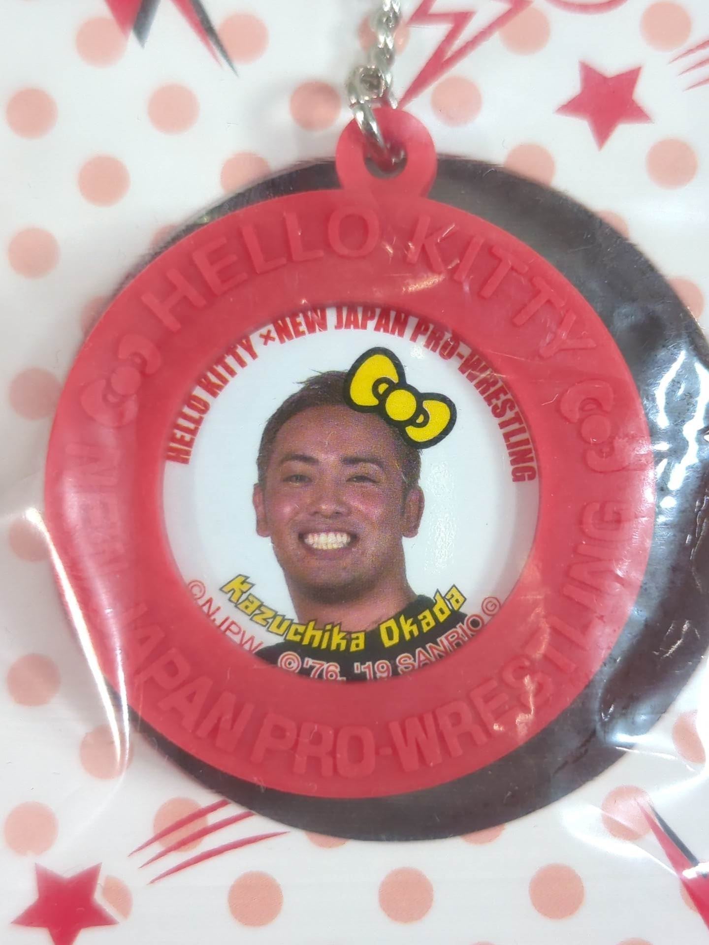 ★ハローキティ×オカダ・カズチカ★ 缶バッジ＆ホルダー
