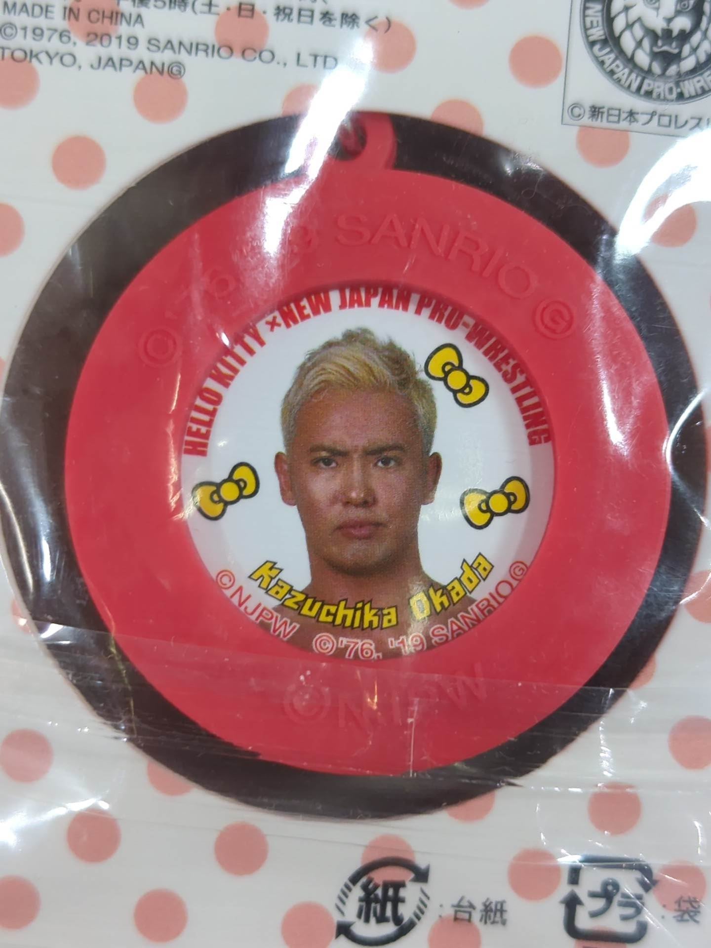 ★ハローキティ×オカダ・カズチカ★ 缶バッジ＆ホルダー