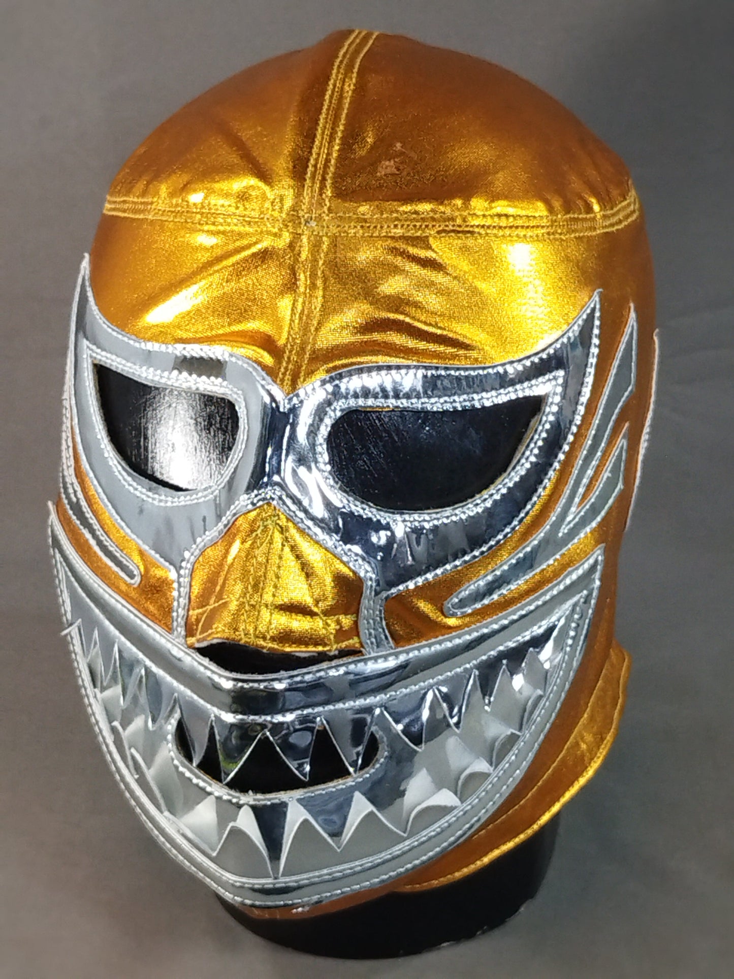 Mil Mascaras 