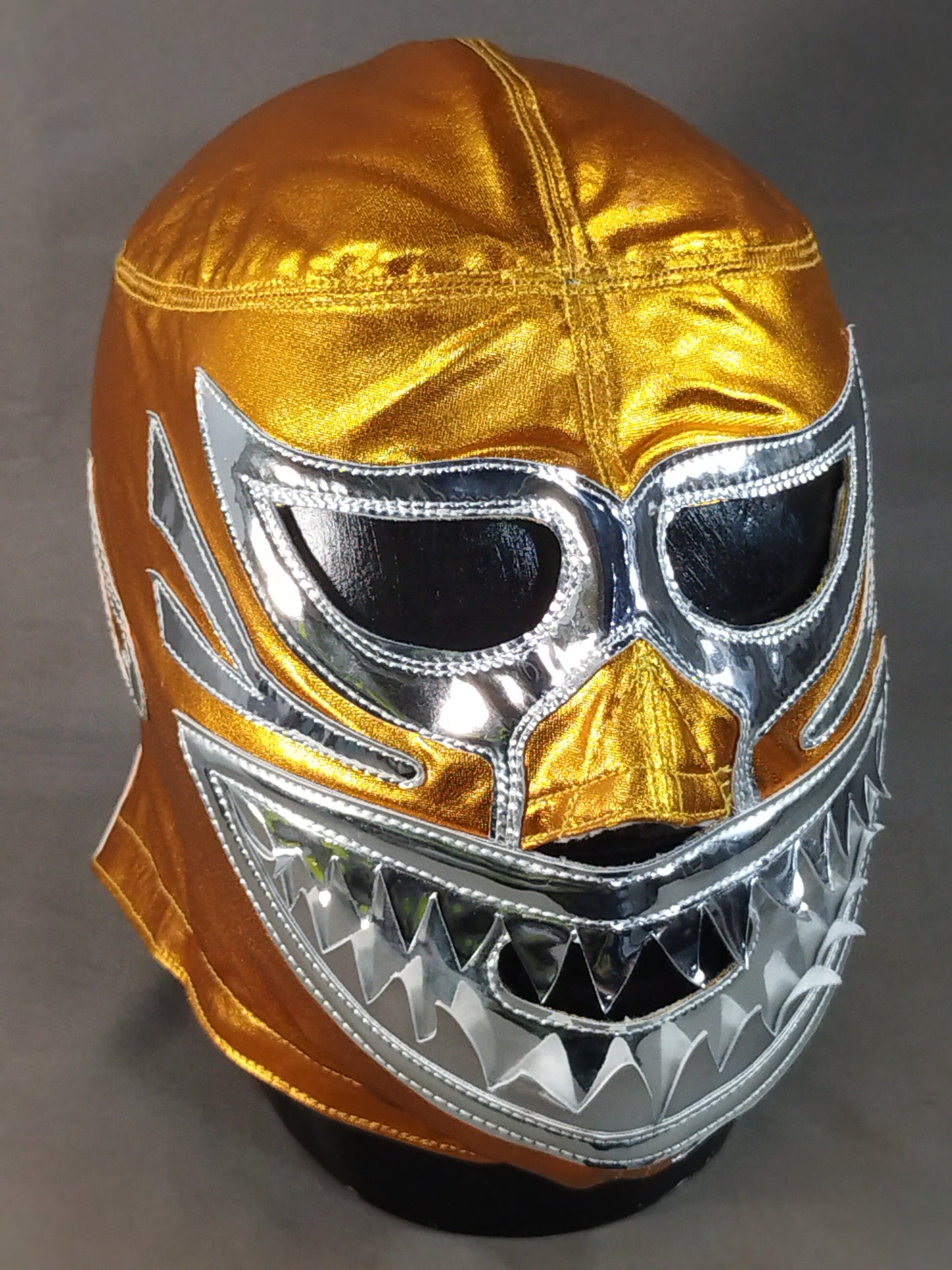 Mil Mascaras 