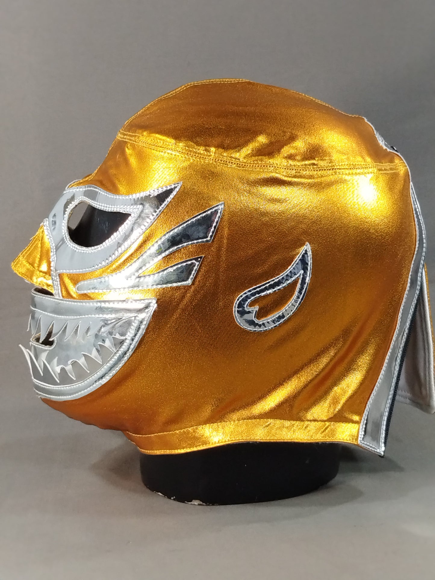 Mil Mascaras 